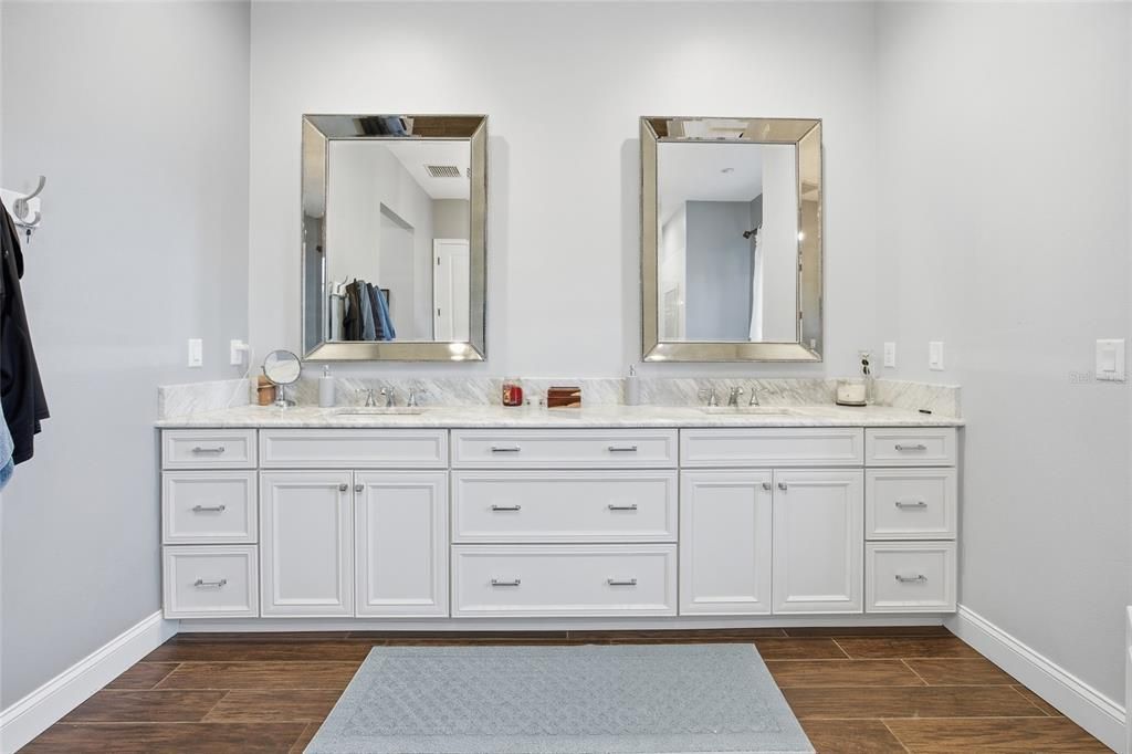 For Sale: $1,599,000 (3 beds, 3 baths, 2488 Square Feet)