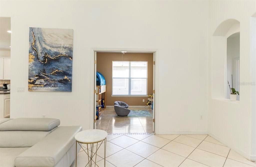 待售: $425,000 (4 贝兹, 3 浴室, 2039 平方英尺)