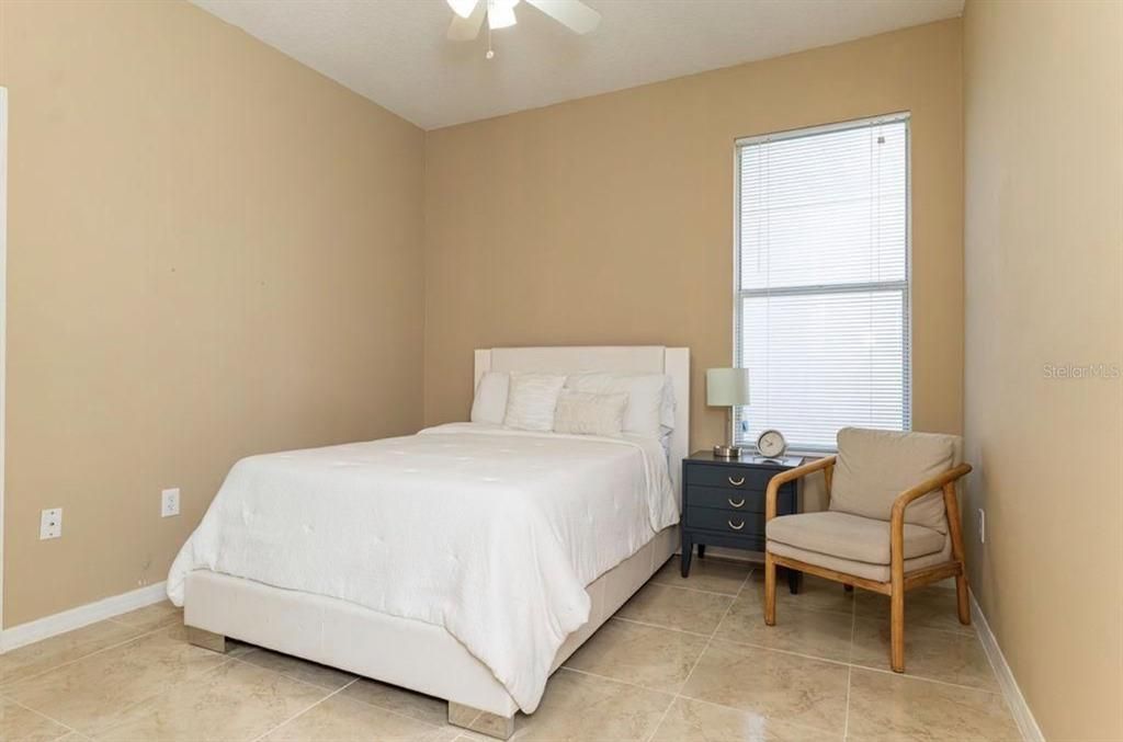 待售: $425,000 (4 贝兹, 3 浴室, 2039 平方英尺)