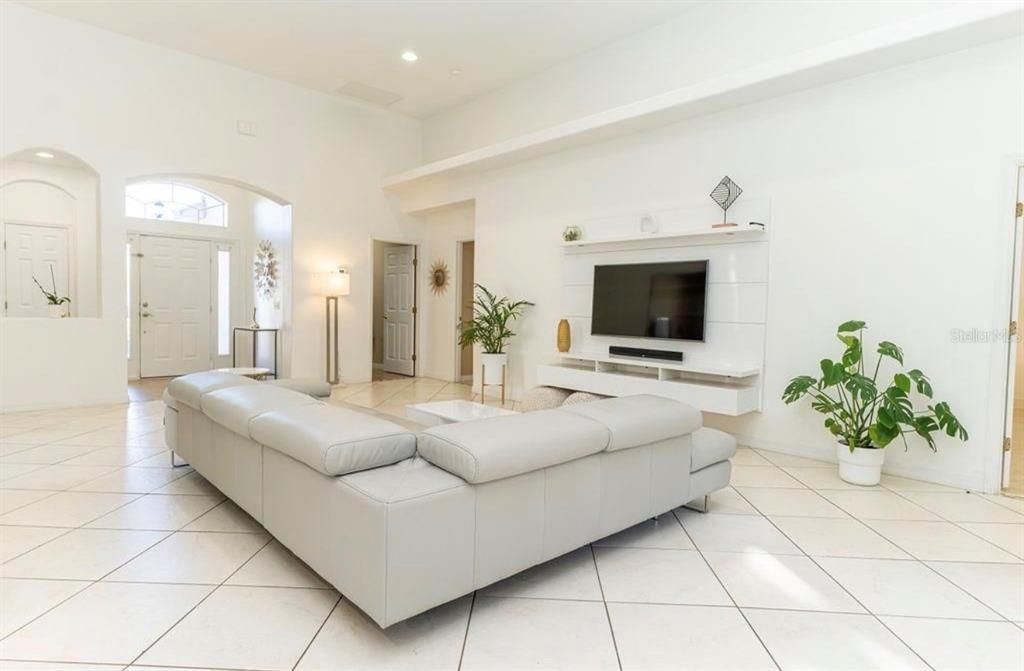 待售: $425,000 (4 贝兹, 3 浴室, 2039 平方英尺)