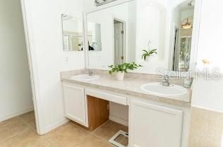 待售: $425,000 (4 贝兹, 3 浴室, 2039 平方英尺)