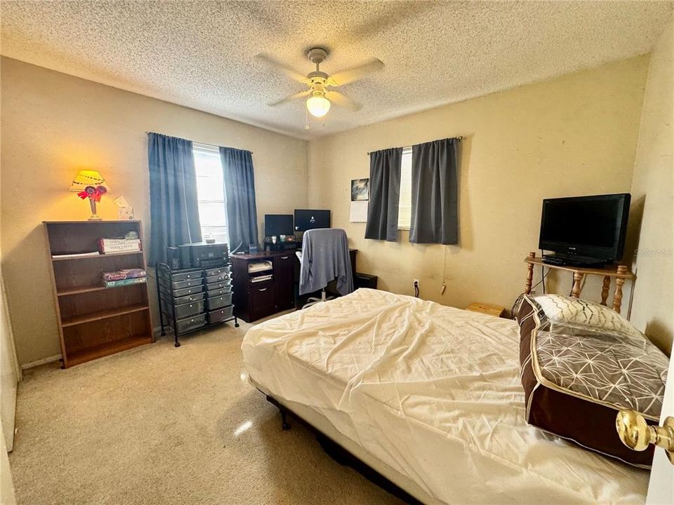 For Sale: $215,000 (2 beds, 2 baths, 942 Square Feet)