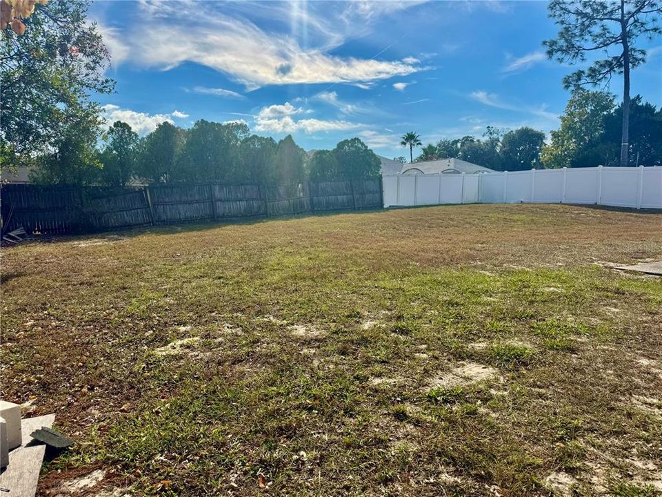 For Sale: $215,000 (2 beds, 2 baths, 942 Square Feet)