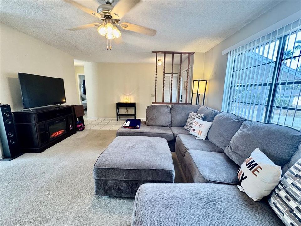 For Sale: $215,000 (2 beds, 2 baths, 942 Square Feet)