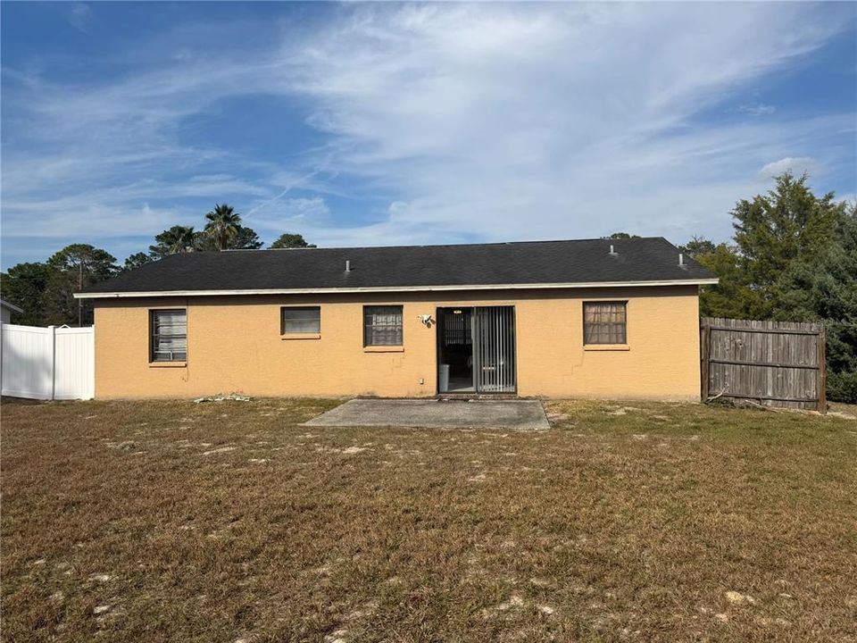 For Sale: $215,000 (2 beds, 2 baths, 942 Square Feet)