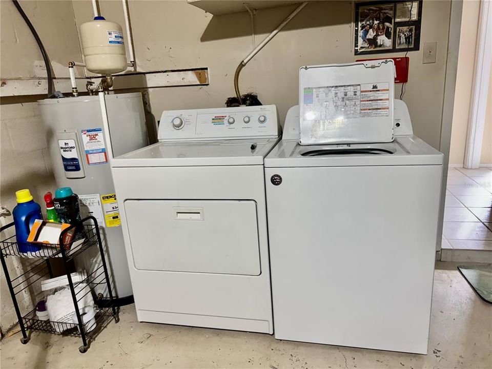 For Sale: $215,000 (2 beds, 2 baths, 942 Square Feet)