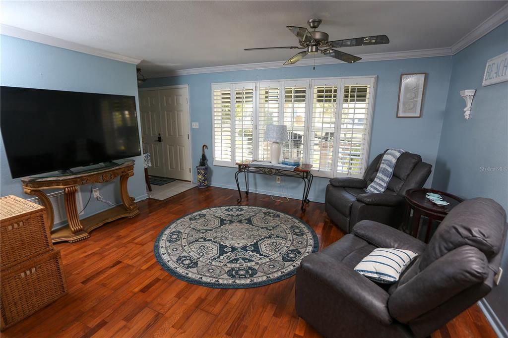 For Sale: $379,000 (2 beds, 2 baths, 1331 Square Feet)