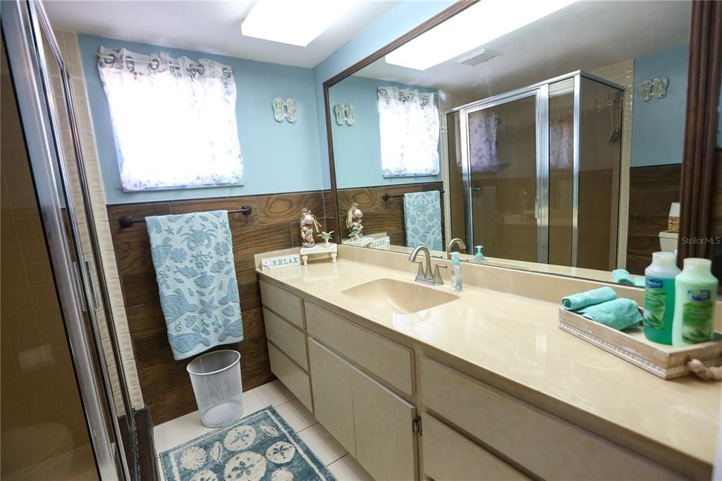 For Sale: $379,000 (2 beds, 2 baths, 1331 Square Feet)