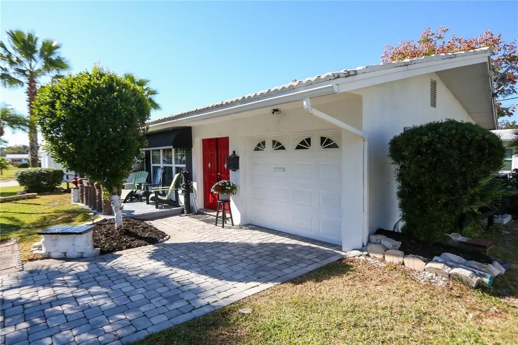 For Sale: $379,000 (2 beds, 2 baths, 1331 Square Feet)