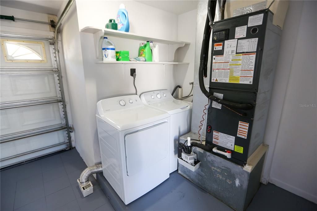 For Sale: $379,000 (2 beds, 2 baths, 1331 Square Feet)