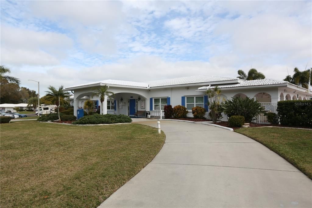 For Sale: $379,000 (2 beds, 2 baths, 1331 Square Feet)