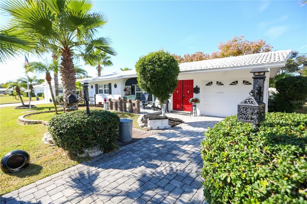 For Sale: $379,000 (2 beds, 2 baths, 1331 Square Feet)