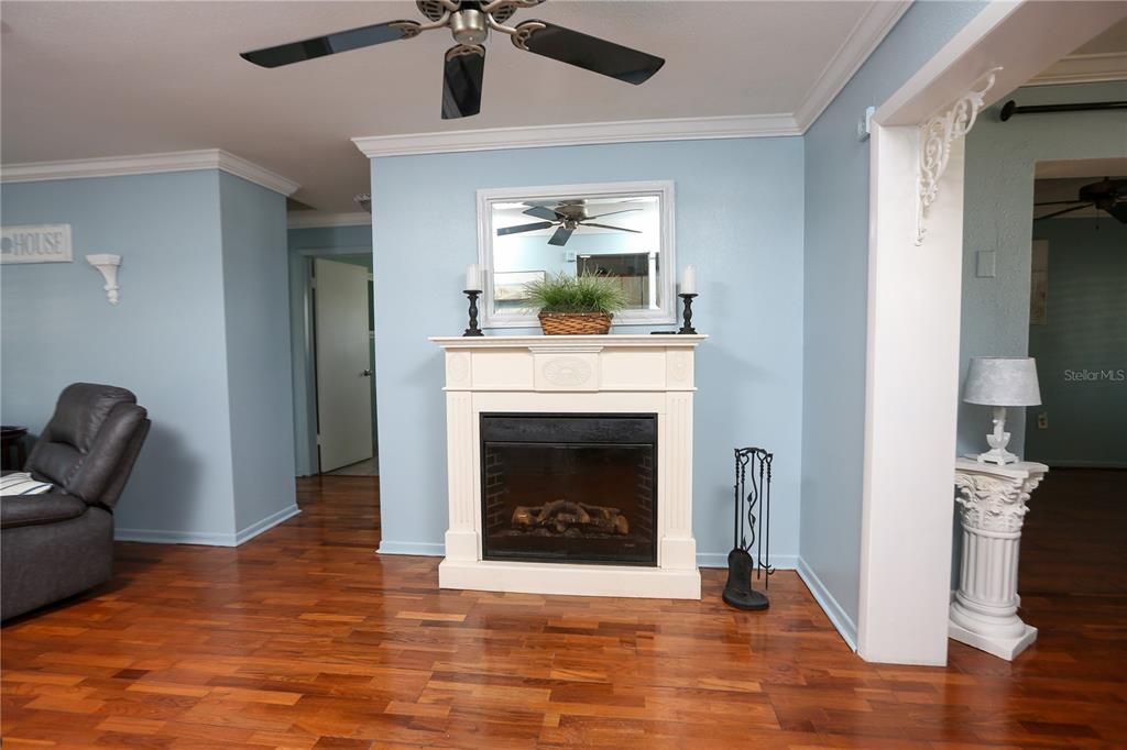 For Sale: $379,000 (2 beds, 2 baths, 1331 Square Feet)