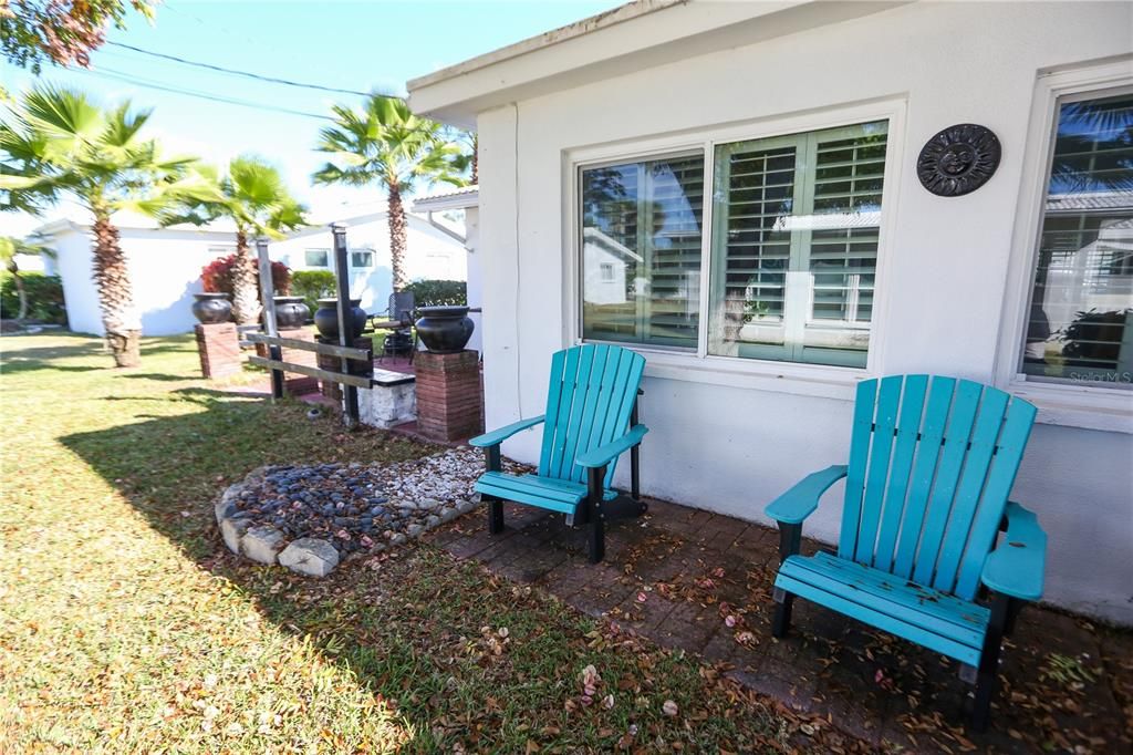 For Sale: $379,000 (2 beds, 2 baths, 1331 Square Feet)