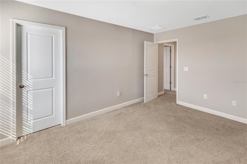 出租: $3,400 (4 贝兹, 3 浴室, 3352 平方英尺)