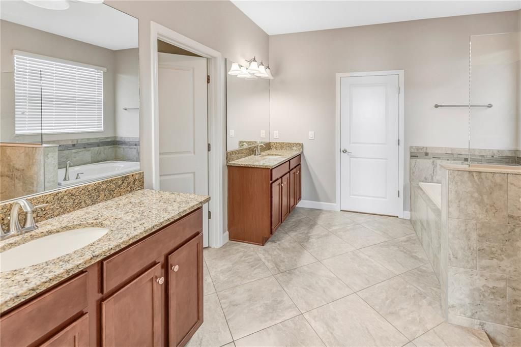 出租: $3,400 (4 贝兹, 3 浴室, 3352 平方英尺)