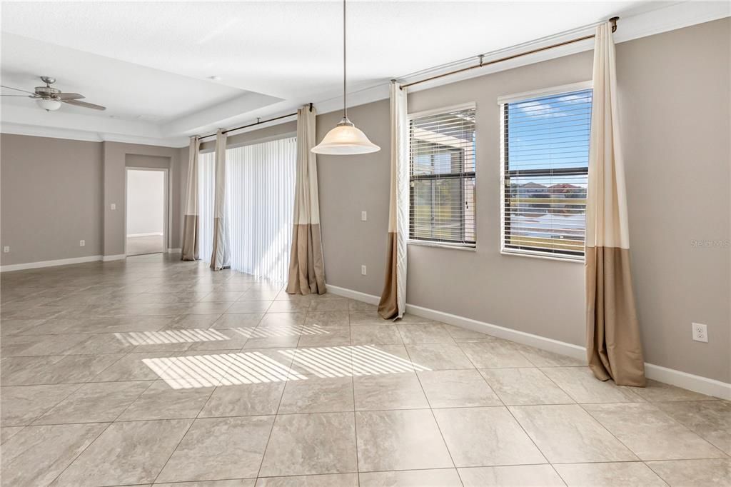 出租: $3,400 (4 贝兹, 3 浴室, 3352 平方英尺)