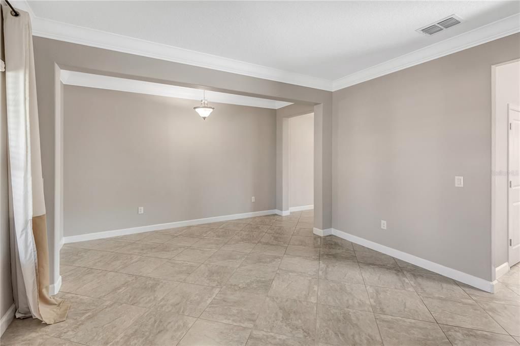 出租: $3,400 (4 贝兹, 3 浴室, 3352 平方英尺)