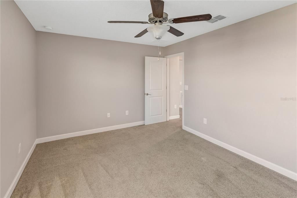 出租: $3,400 (4 贝兹, 3 浴室, 3352 平方英尺)