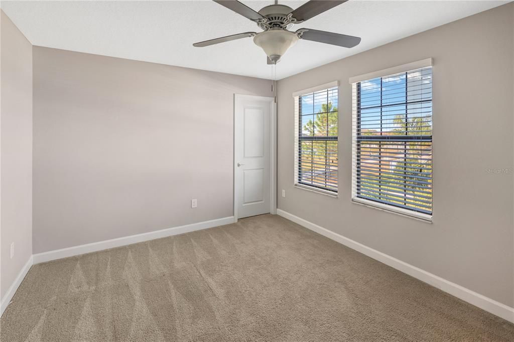 出租: $3,400 (4 贝兹, 3 浴室, 3352 平方英尺)