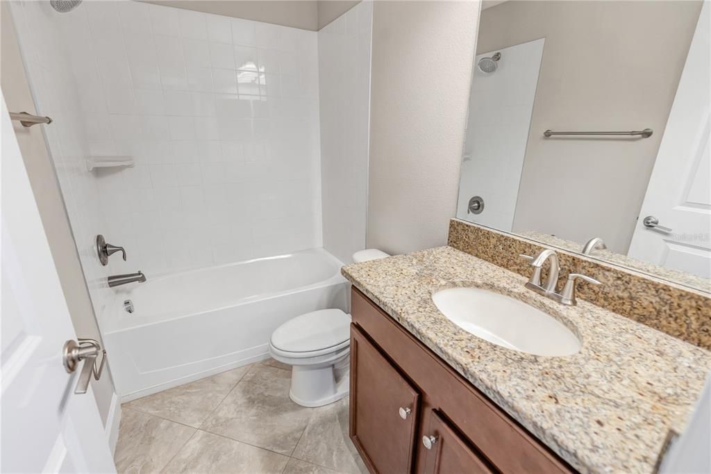 出租: $3,400 (4 贝兹, 3 浴室, 3352 平方英尺)