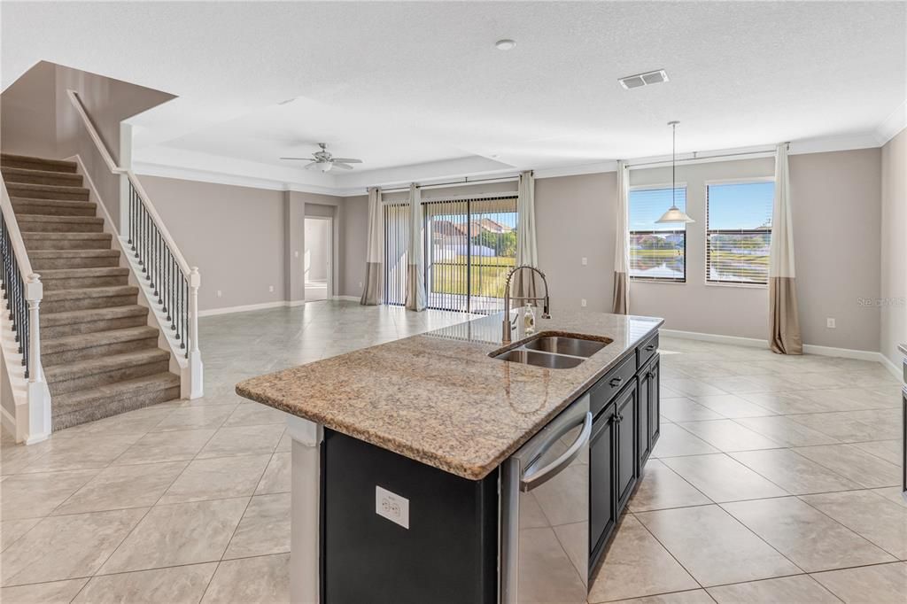 出租: $3,400 (4 贝兹, 3 浴室, 3352 平方英尺)