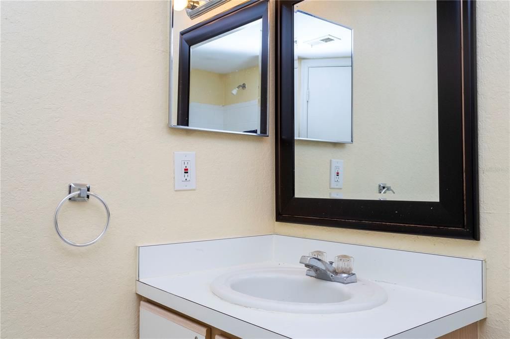 For Rent: $1,400 (1 beds, 1 baths, 530 Square Feet)