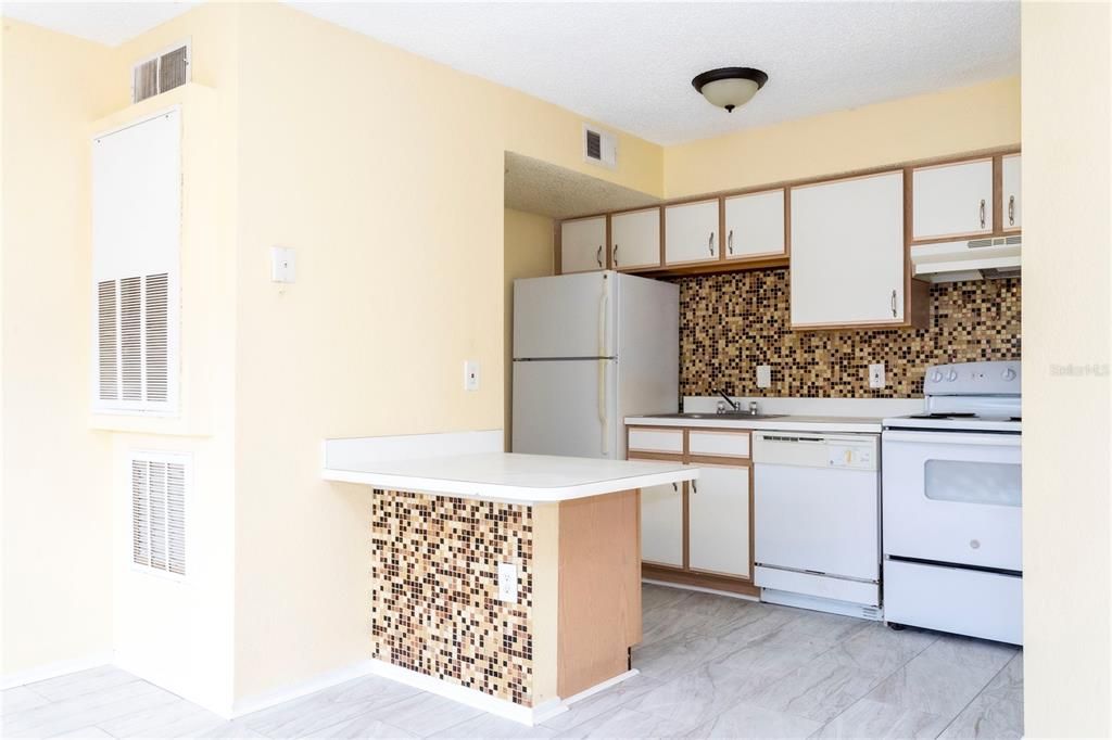 For Rent: $1,400 (1 beds, 1 baths, 530 Square Feet)