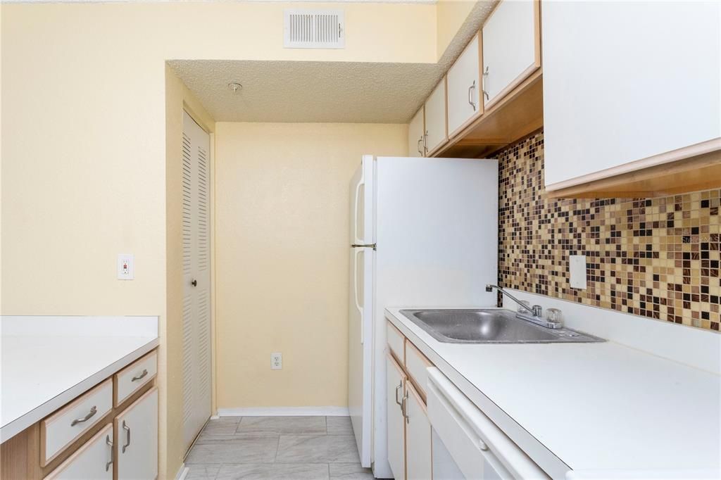 For Rent: $1,400 (1 beds, 1 baths, 530 Square Feet)