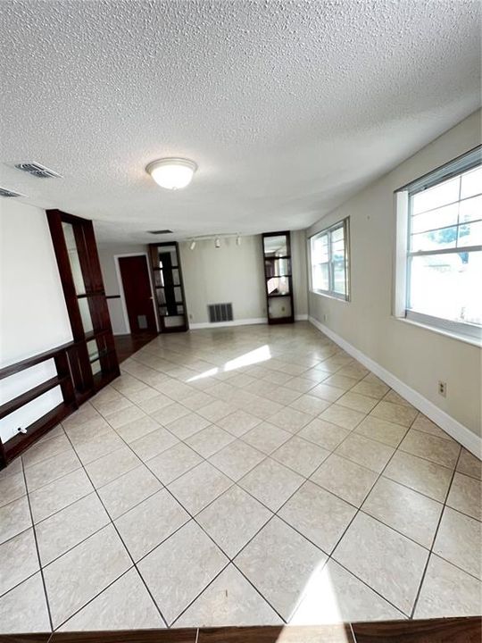 For Sale: $314,900 (3 beds, 2 baths, 1594 Square Feet)