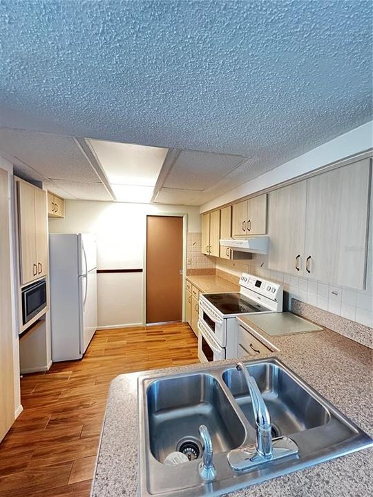 For Sale: $314,900 (3 beds, 2 baths, 1594 Square Feet)