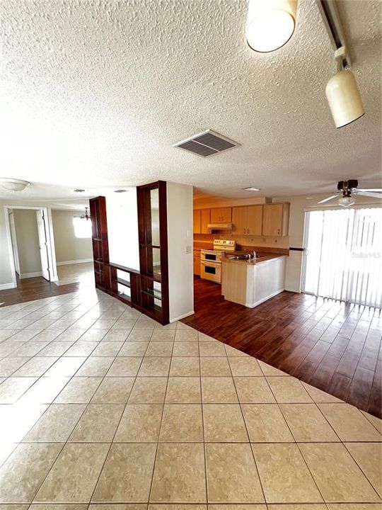 For Sale: $314,900 (3 beds, 2 baths, 1594 Square Feet)