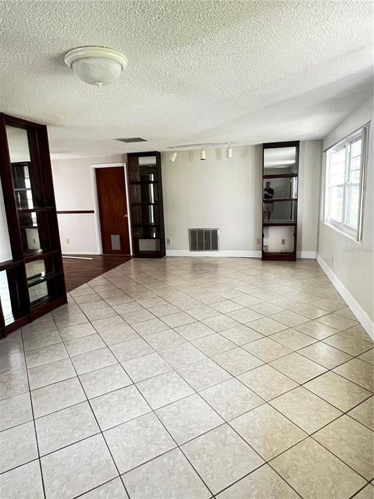 For Sale: $314,900 (3 beds, 2 baths, 1594 Square Feet)