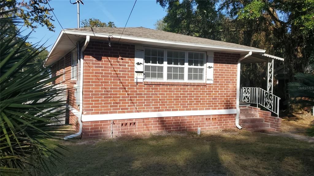 На продажу: $279,988 (4 спален, 1 ванн, 2000 Квадратных фут)