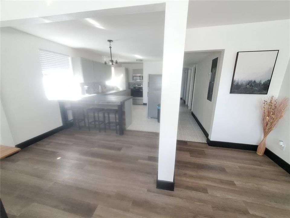 На продажу: $279,988 (4 спален, 1 ванн, 2000 Квадратных фут)