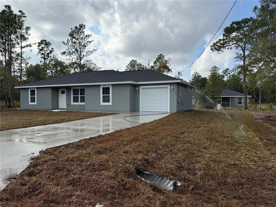 合同活跃: $219,900 (3 贝兹, 2 浴室, 1232 平方英尺)