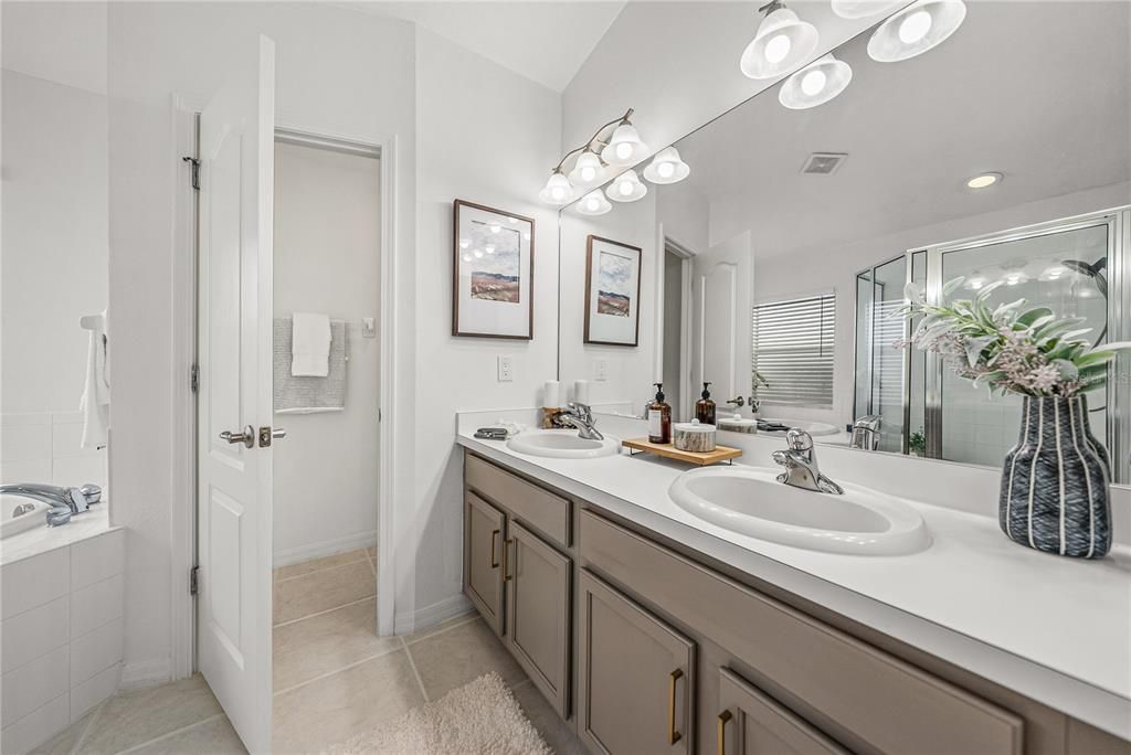 For Sale: $412,000 (4 beds, 2 baths, 1980 Square Feet)