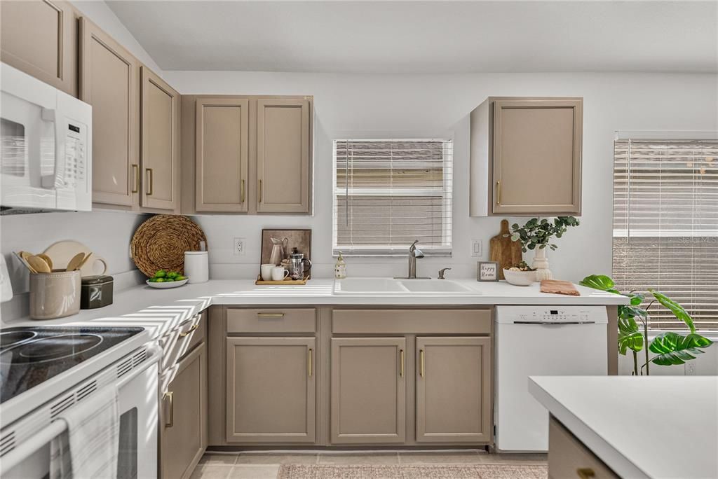 For Sale: $412,000 (4 beds, 2 baths, 1980 Square Feet)