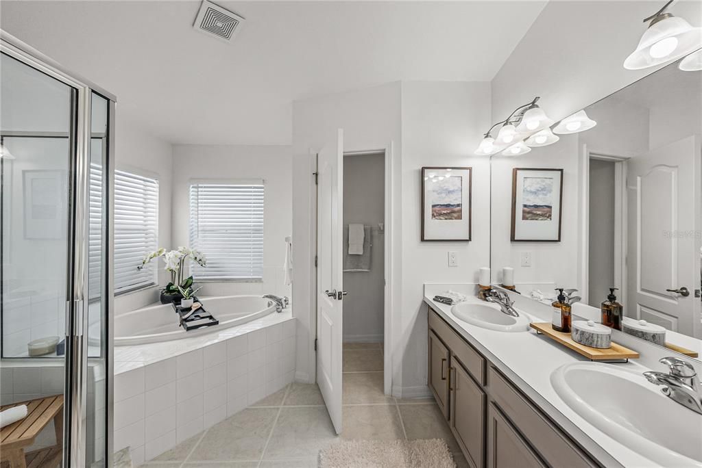 For Sale: $412,000 (4 beds, 2 baths, 1980 Square Feet)