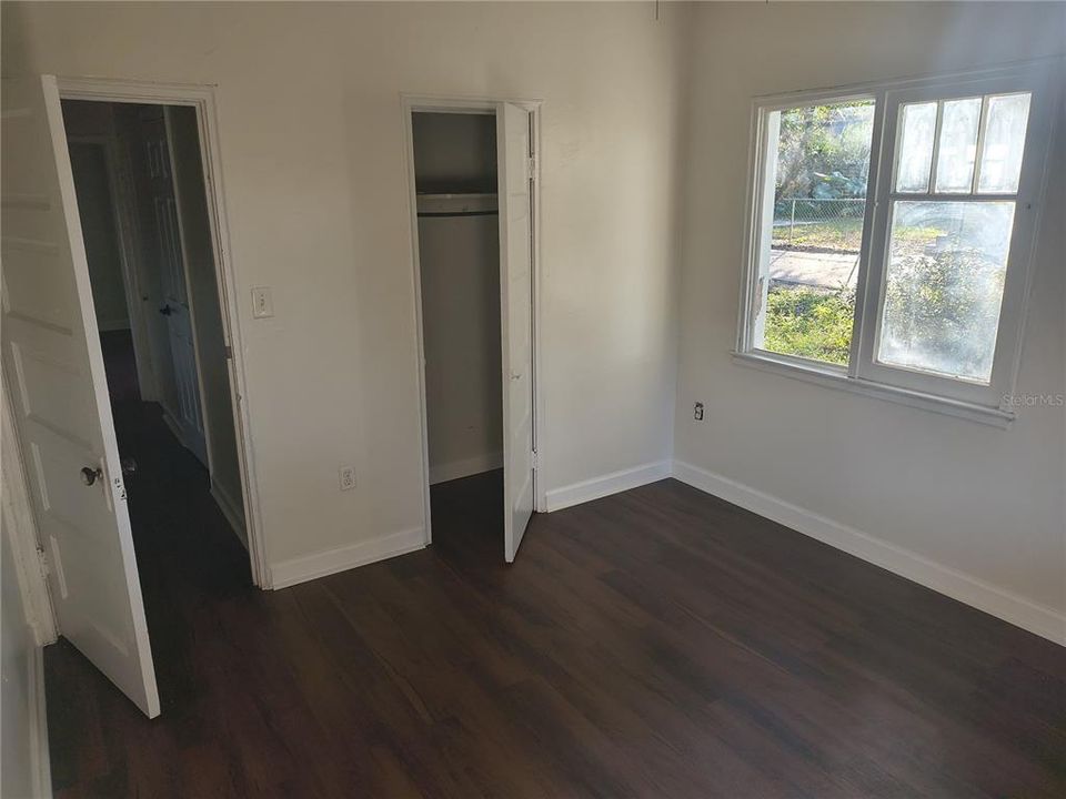 For Sale: $450,000 (2 beds, 1 baths, 936 Square Feet)