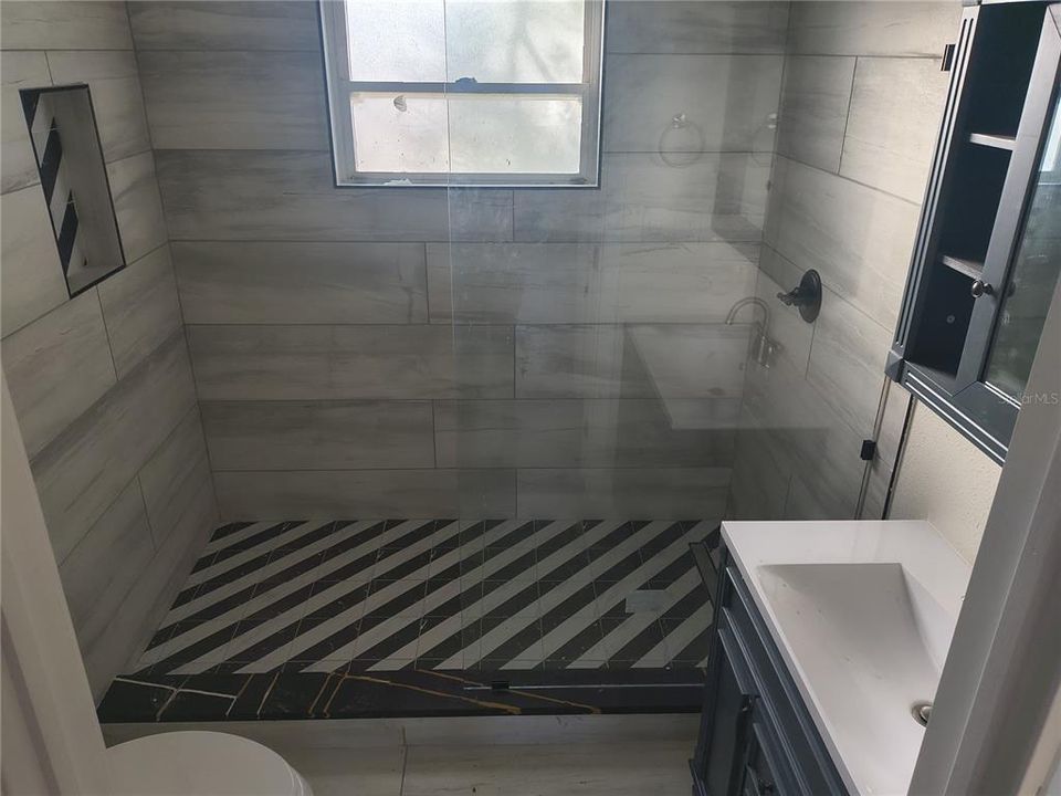 For Sale: $450,000 (2 beds, 1 baths, 936 Square Feet)