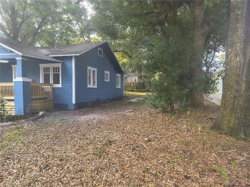 For Sale: $450,000 (2 beds, 1 baths, 936 Square Feet)