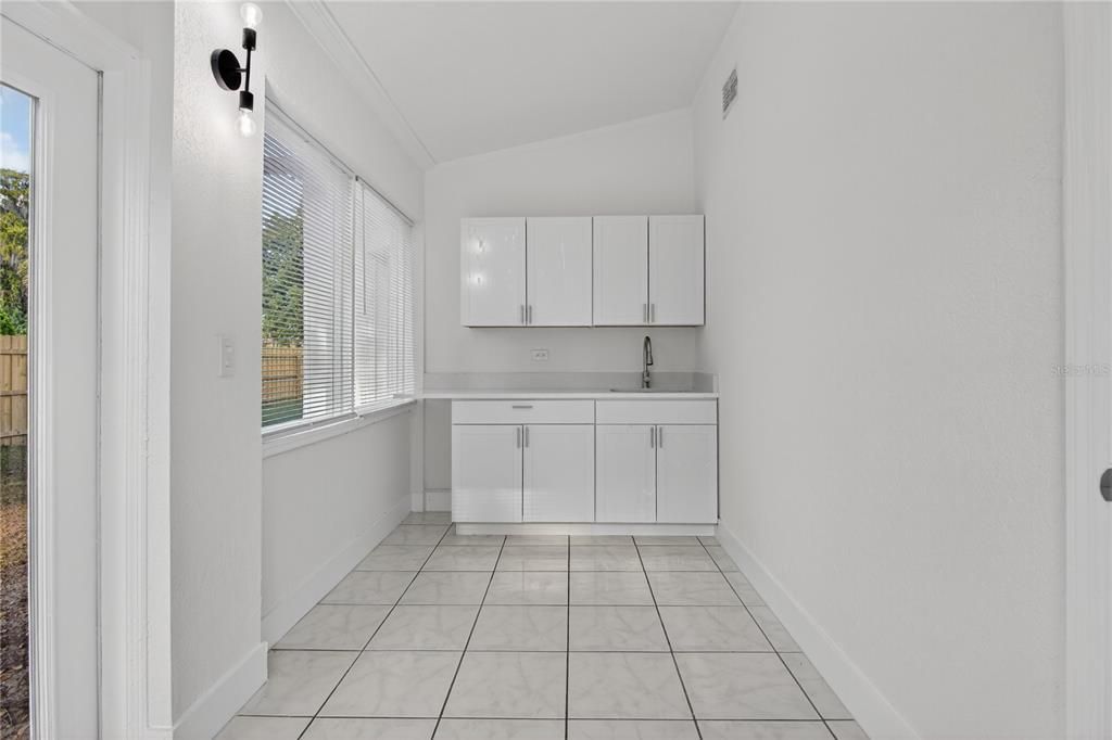 For Sale: $529,900 (5 beds, 3 baths, 2354 Square Feet)