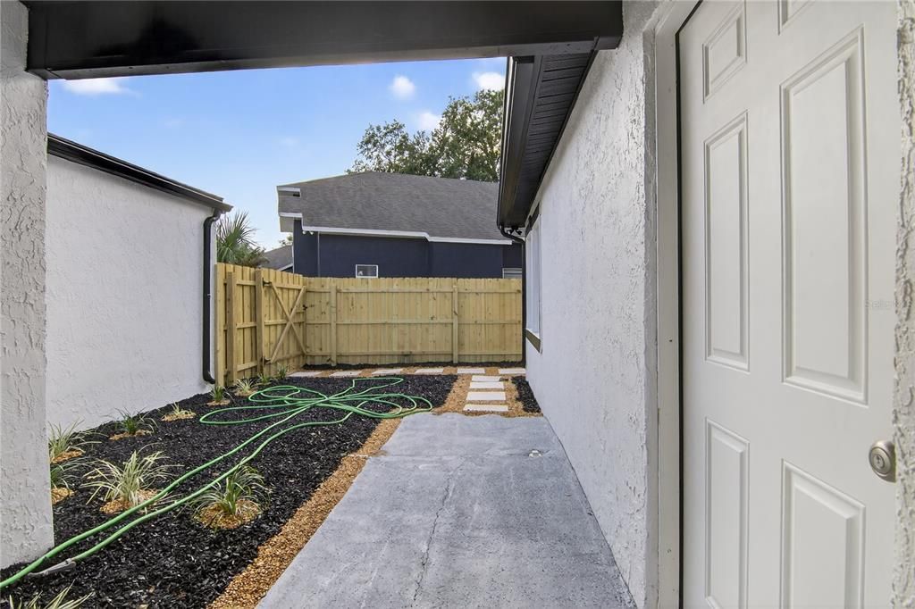 For Sale: $529,900 (5 beds, 3 baths, 2354 Square Feet)