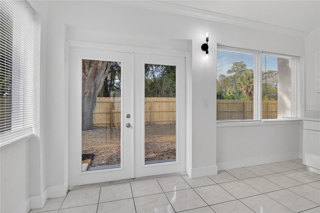 For Sale: $529,900 (5 beds, 3 baths, 2354 Square Feet)