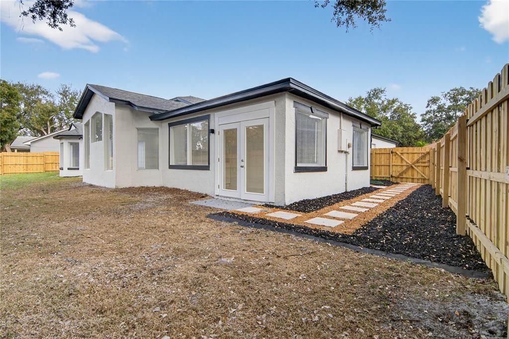 For Sale: $529,900 (5 beds, 3 baths, 2354 Square Feet)