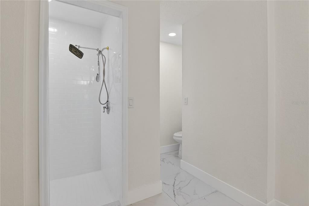 For Sale: $529,900 (5 beds, 3 baths, 2354 Square Feet)