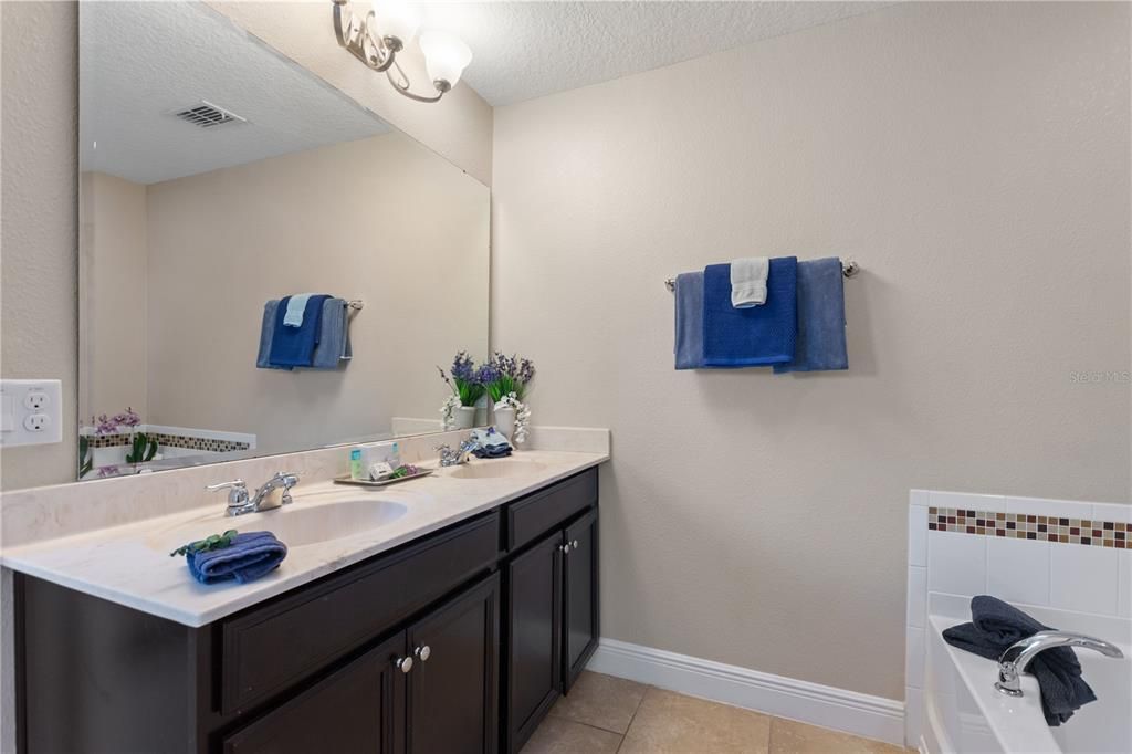 En Venta: $530,000 (5 camas, 4 baños, 2936 Pies cuadrados)