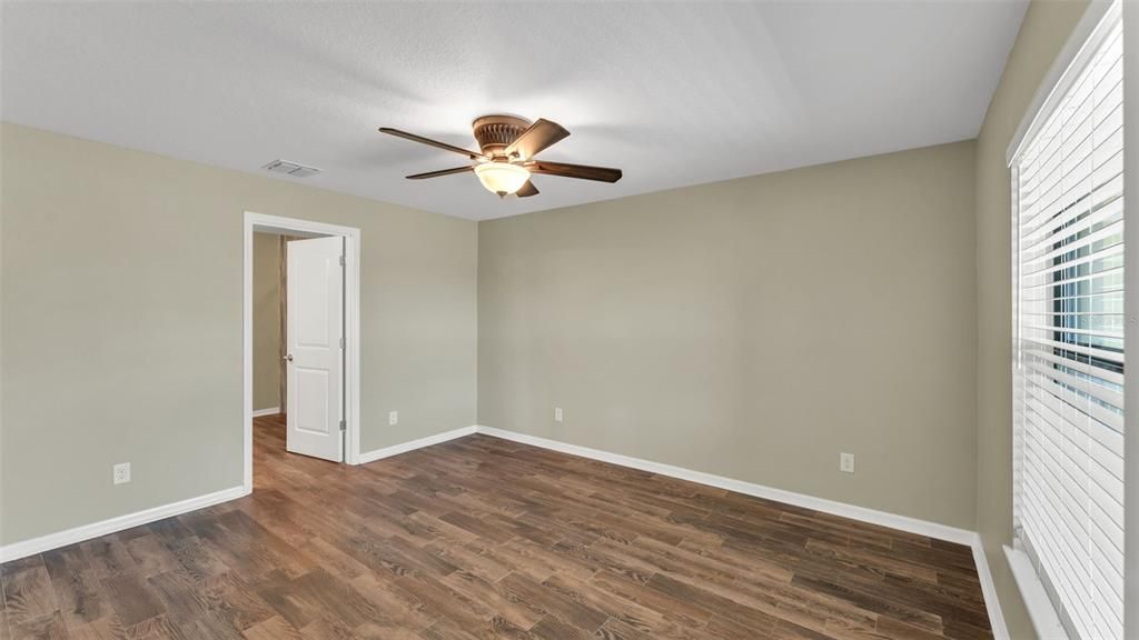 待售: $273,000 (3 贝兹, 2 浴室, 1356 平方英尺)