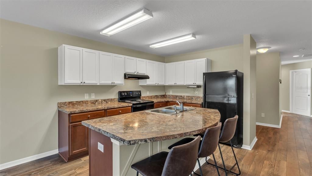 待售: $273,000 (3 贝兹, 2 浴室, 1356 平方英尺)